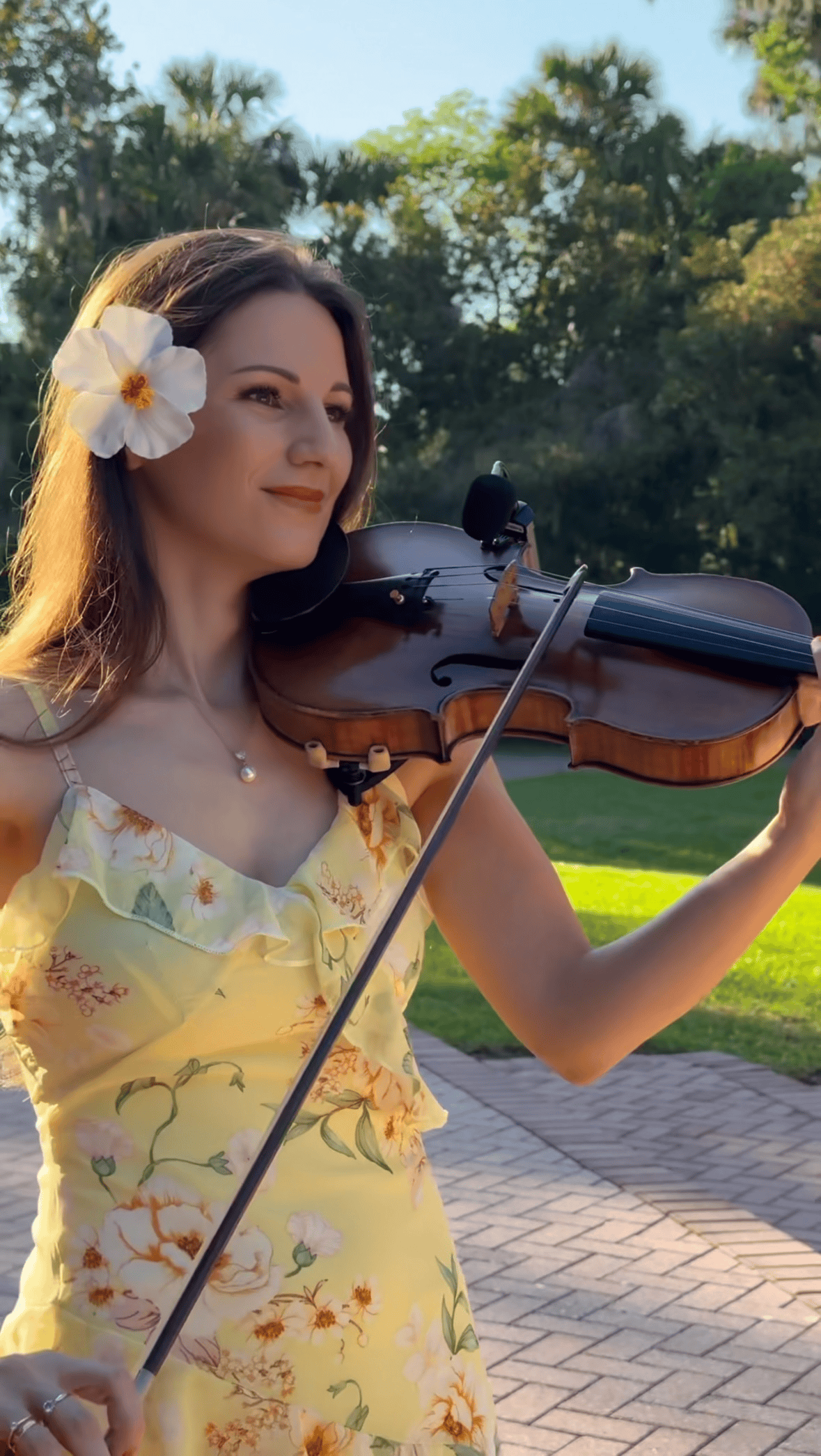 Portrait photograph of Tatev Muradyan with violin
