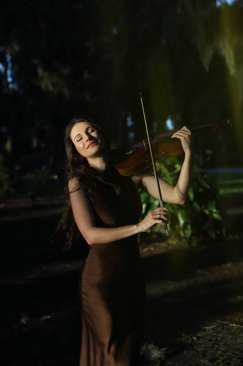 Portrait photograph of Tatev Muradyan with violin