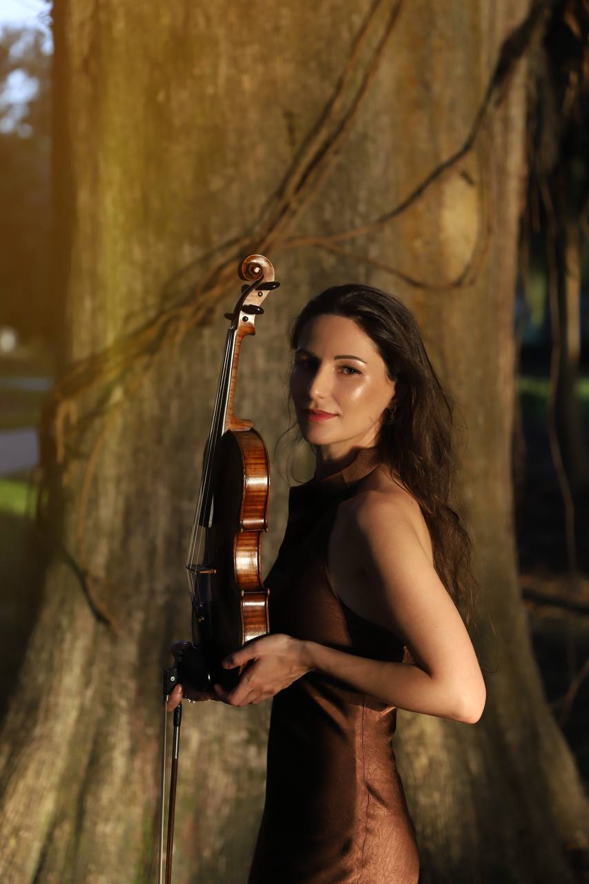 Portrait photograph of Tatev Muradyan with violin