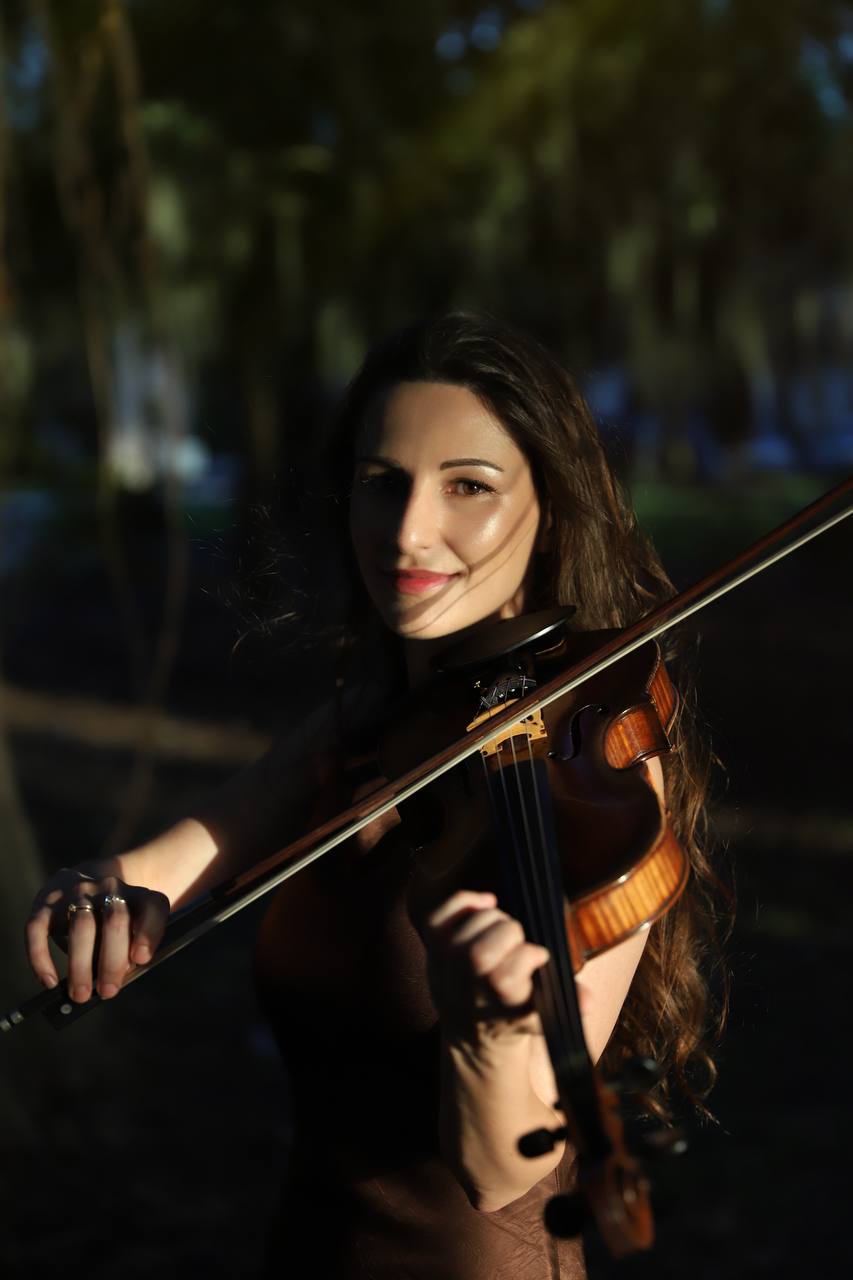 Portrait photograph of Tatev Muradyan with violin